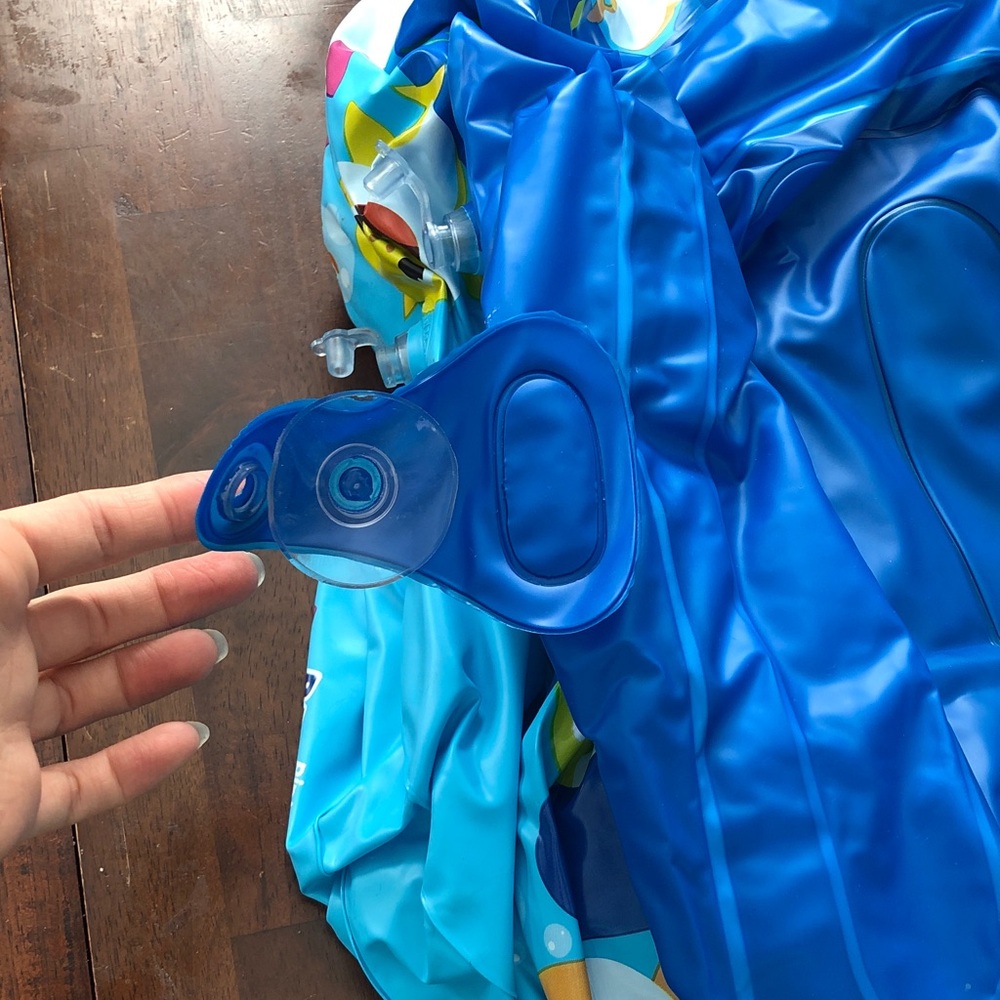 🥧 Baby Shark Inflatable Tub - Picture 7 of 9